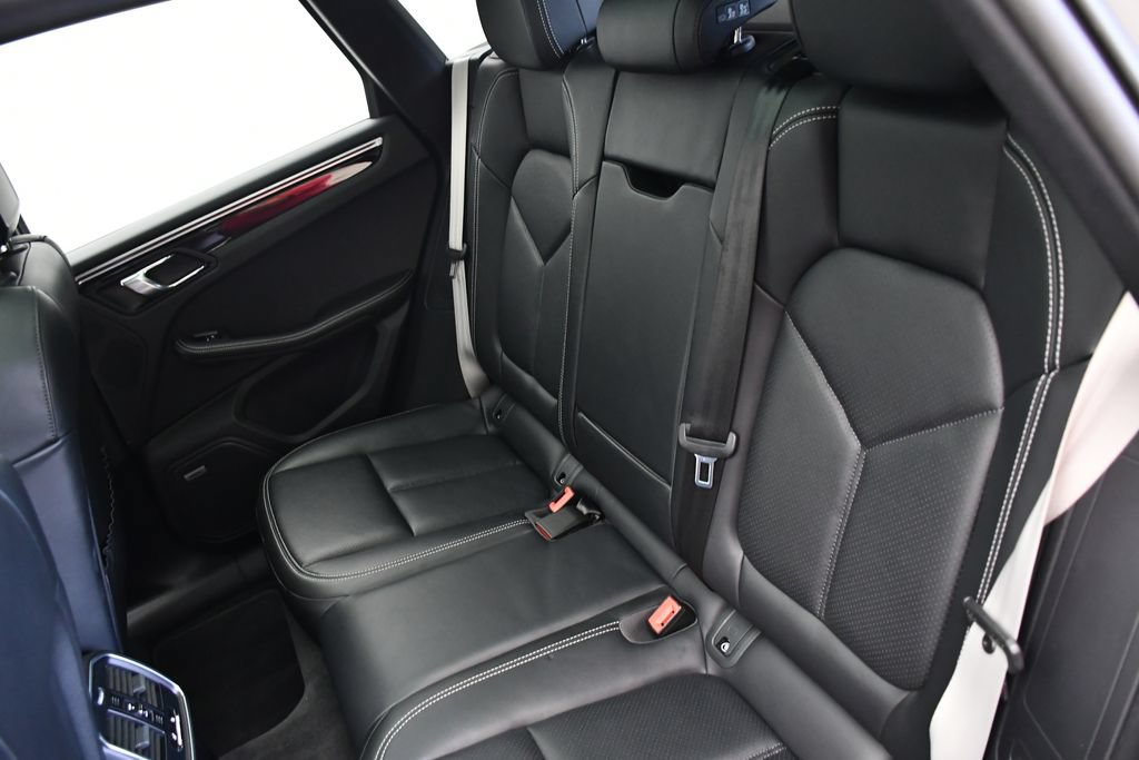 Certified 2024 Porsche Macan AWD/4WD image 41