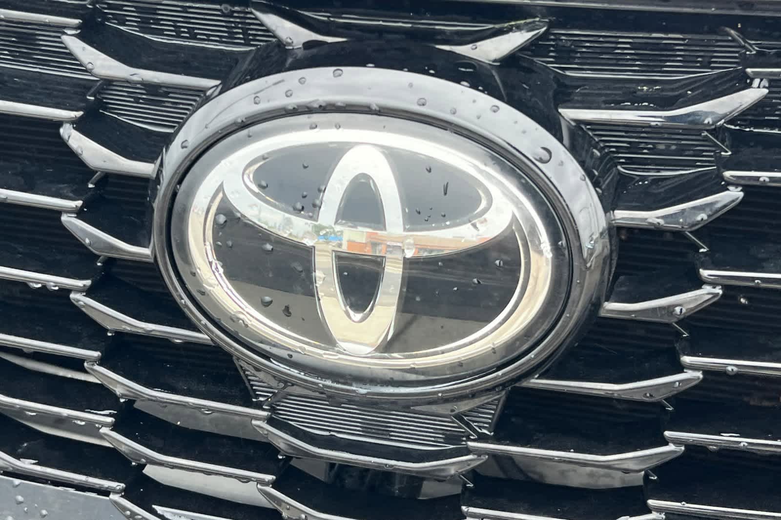 Used 2021 Toyota Highlander XSE FWD image 13