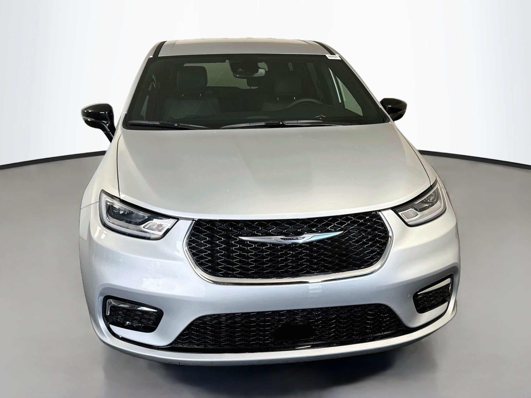 Used 2026 Chrysler Pacifica Select FWD image 2