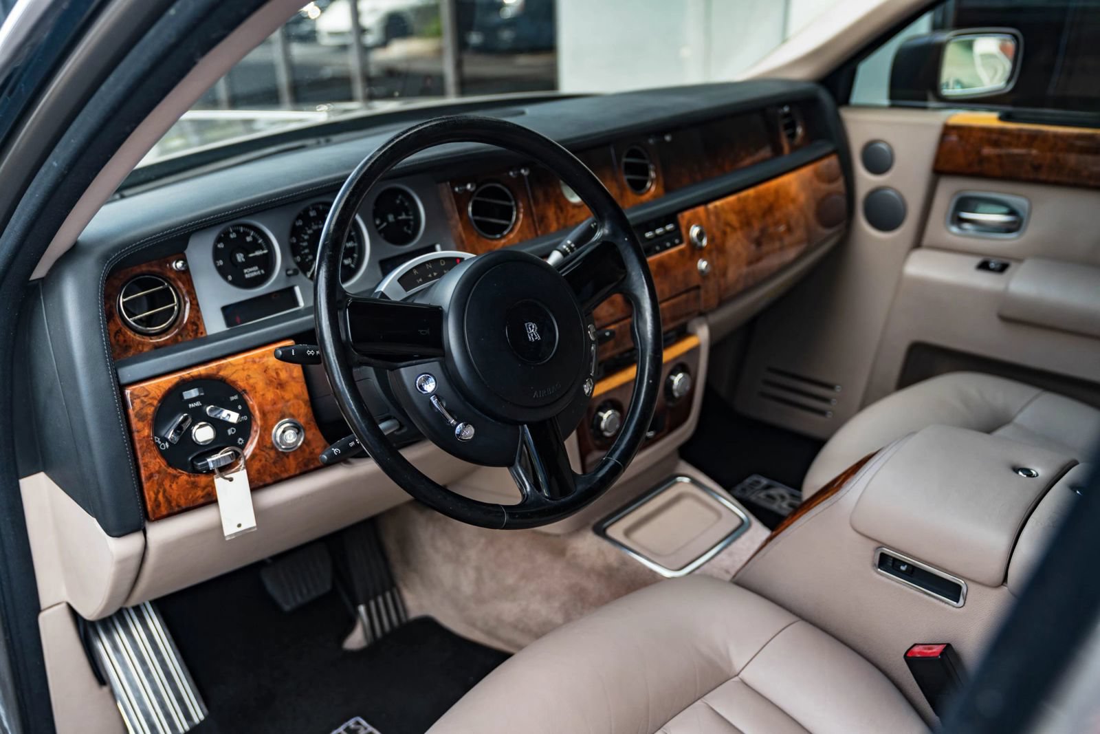 Used 2004 Rolls-Royce Phantom Sedan RWD image 17
