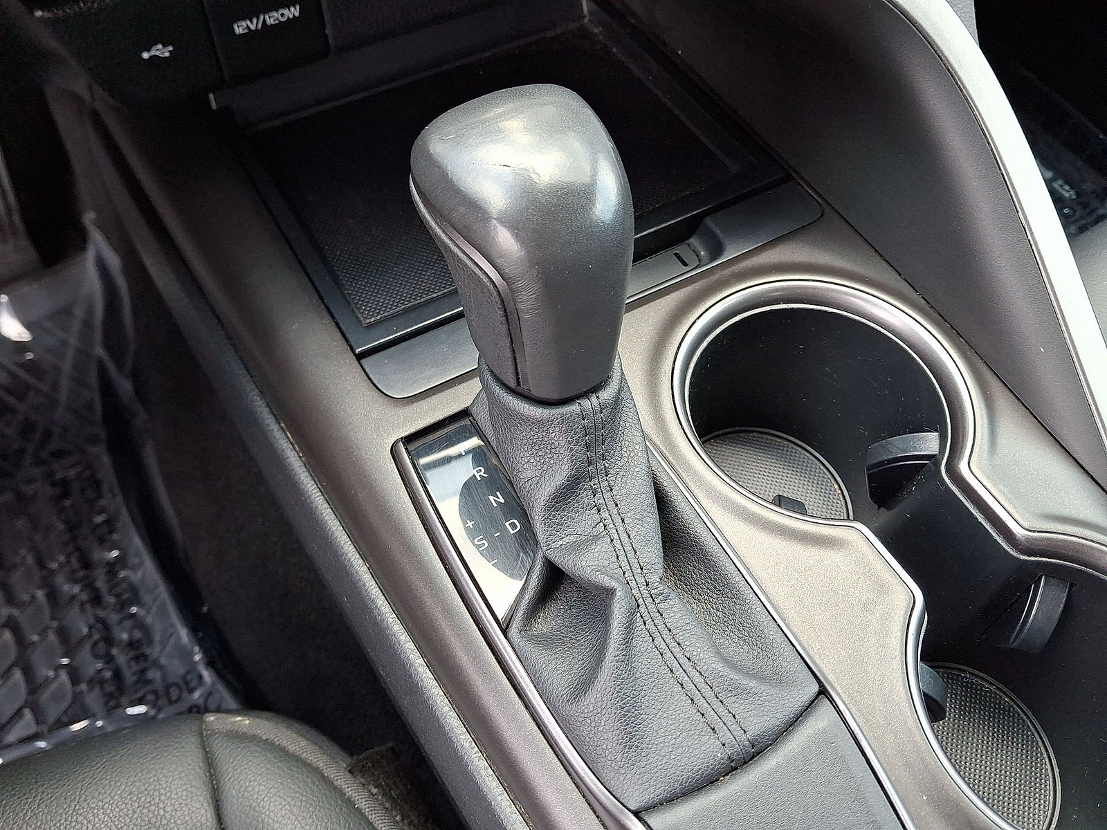 Used 2024 Toyota Camry SE FWD image 12