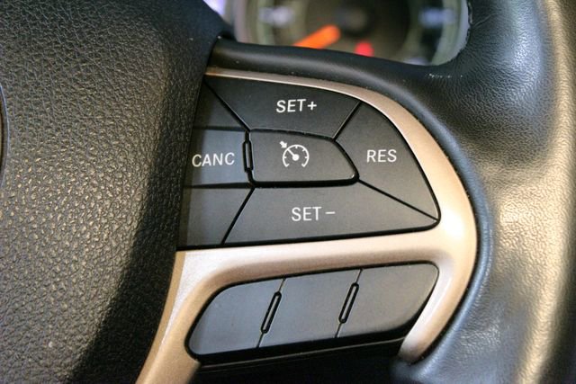 Used 2015 Jeep Cherokee Latitude w/ Cold Weather Group AWD/4WD image 22