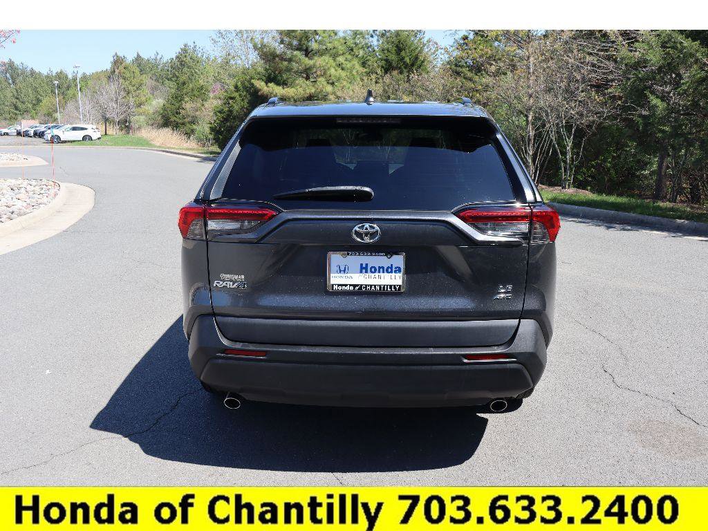 Used 2021 Toyota RAV4 LE image 6