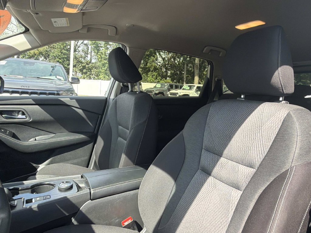 Used 2024 Nissan Rogue SV AWD/4WD image 17