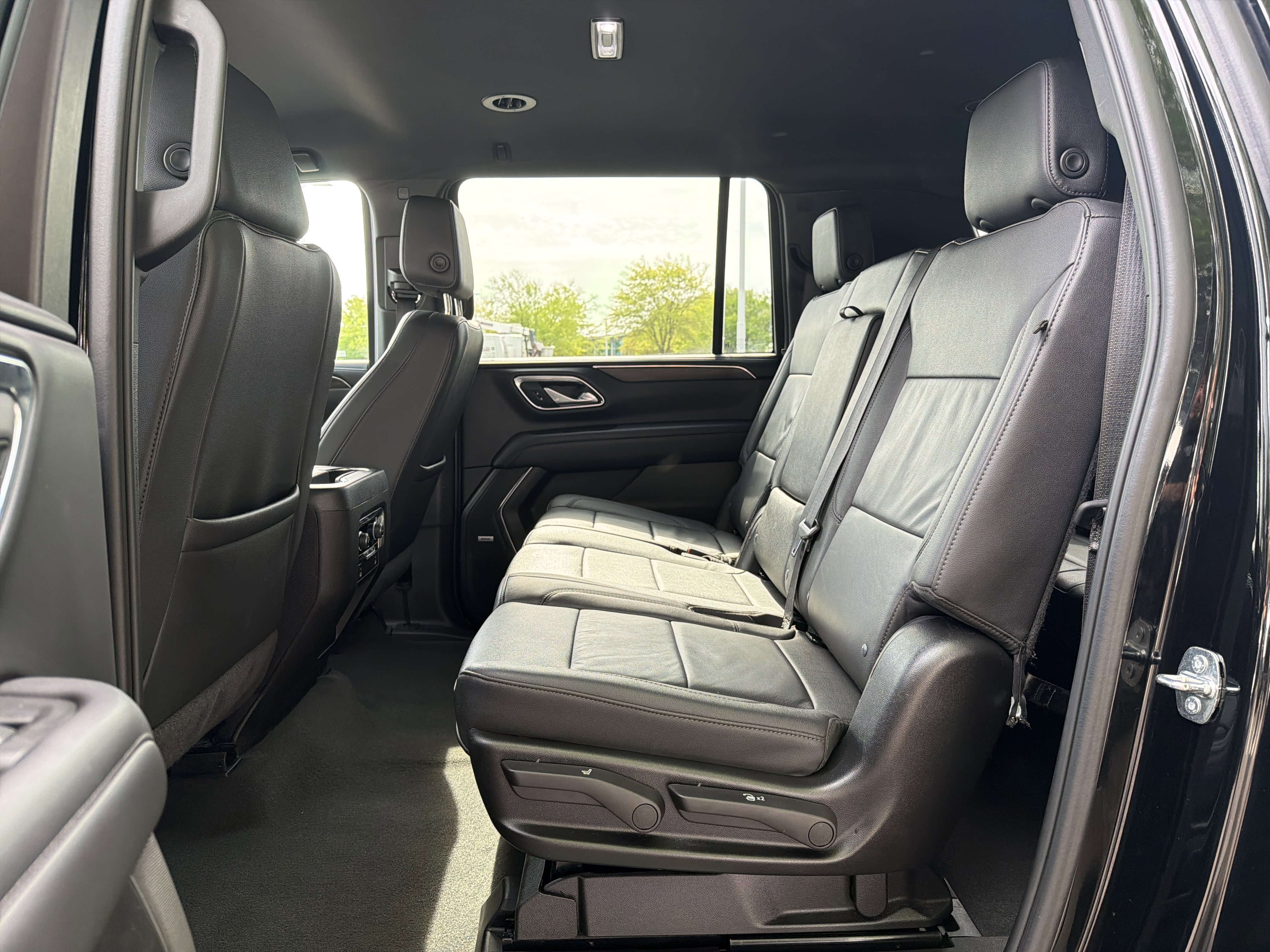 Used 2024 Chevrolet Suburban LT AWD/4WD image 29