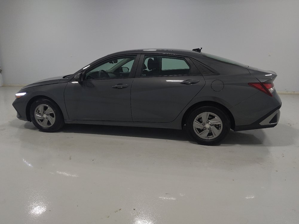 Used 2025 Hyundai Elantra SE FWD image 3