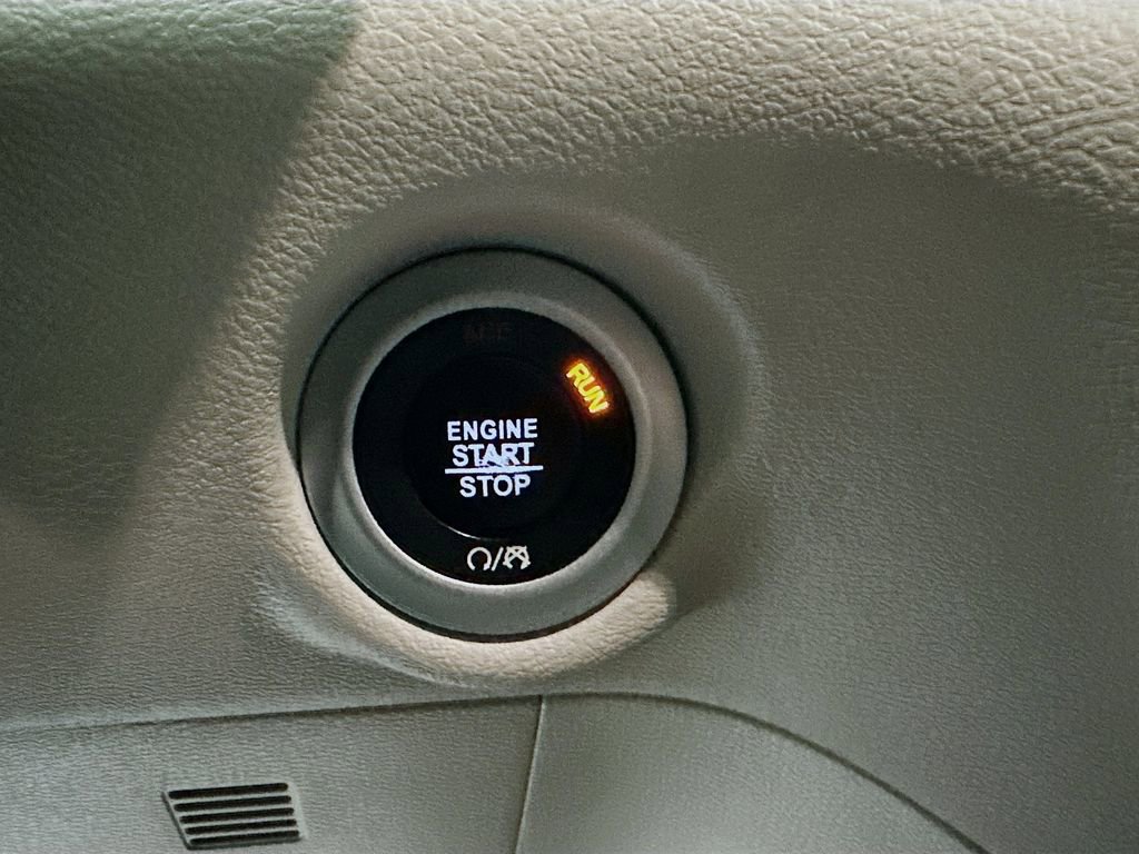 Used 2020 Chrysler Pacifica Touring image 36