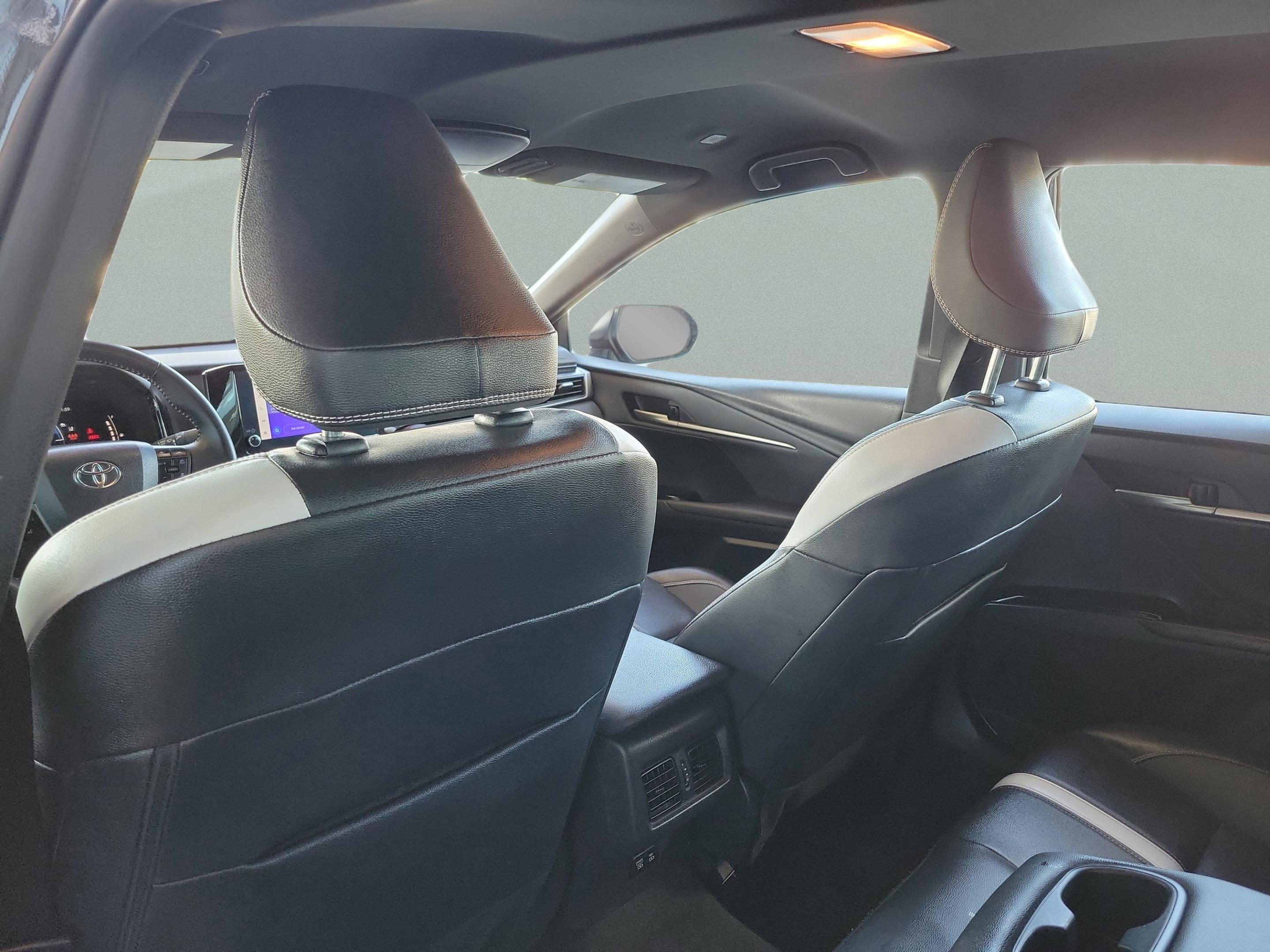 Used 2025 Toyota Camry SE image 14