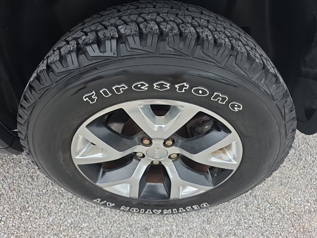 Used 2014 Jeep Cherokee Trailhawk w/ Comfort/Convenience Group AWD/4WD image 28