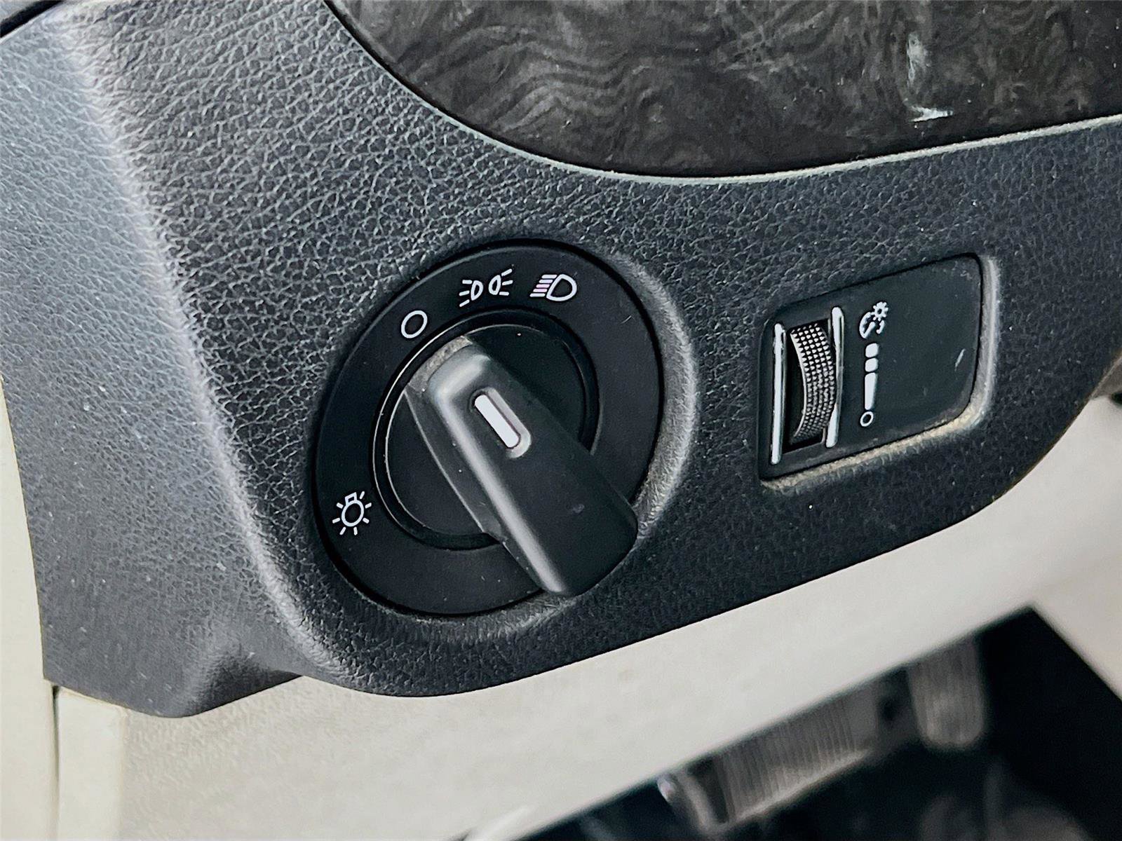 Used 2015 Dodge Grand Caravan SXT image 13