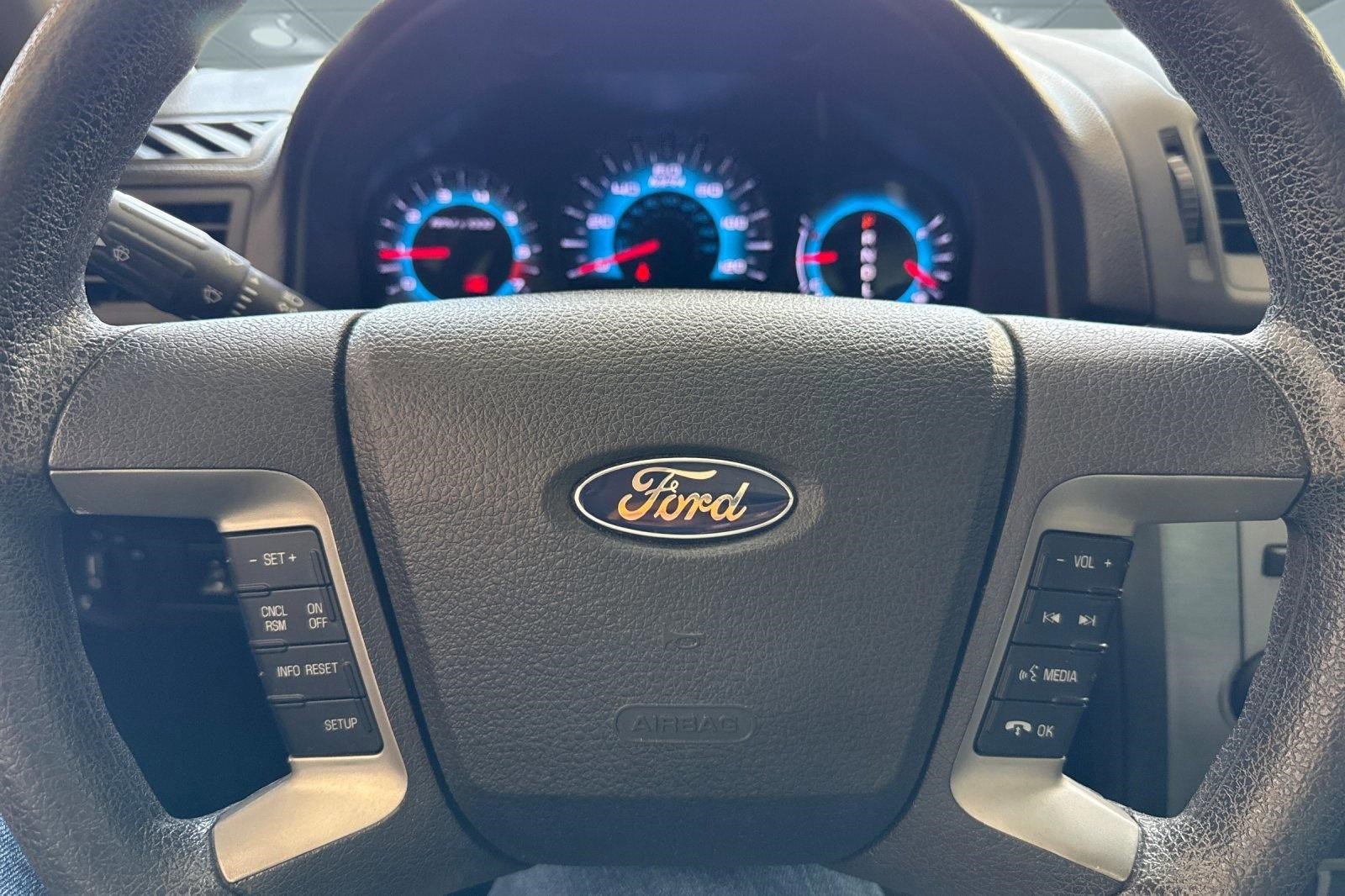 Used 2010 Ford Fusion SE FWD image 16