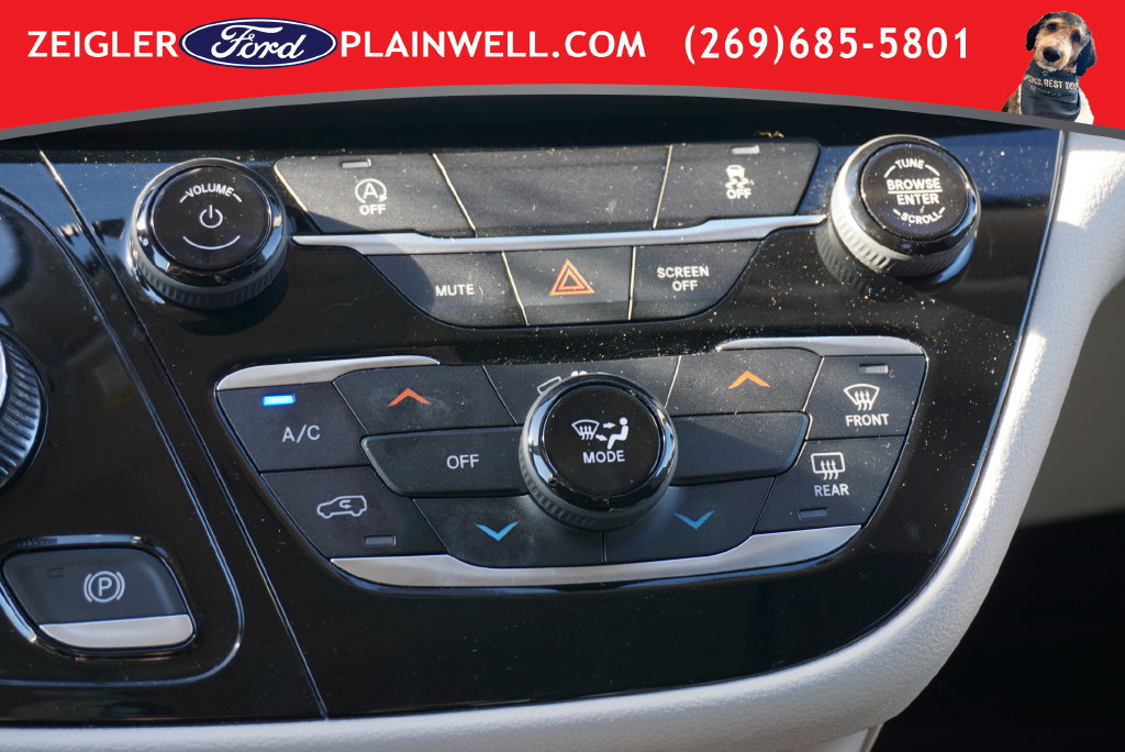 Used 2023 Chrysler Voyager LX FWD image 23