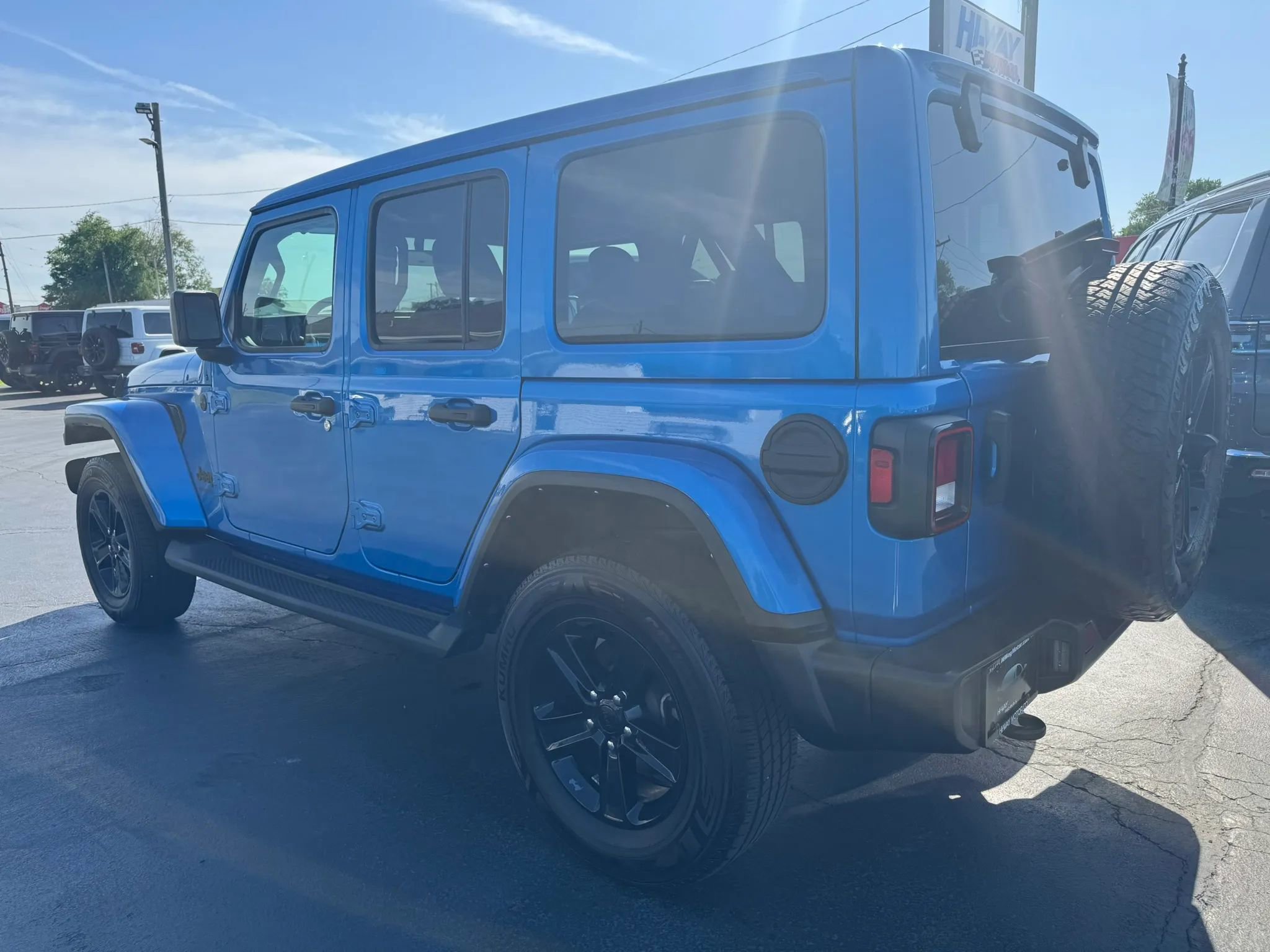 Used 2022 Jeep Wrangler Unlimited Sahara AWD/4WD image 13