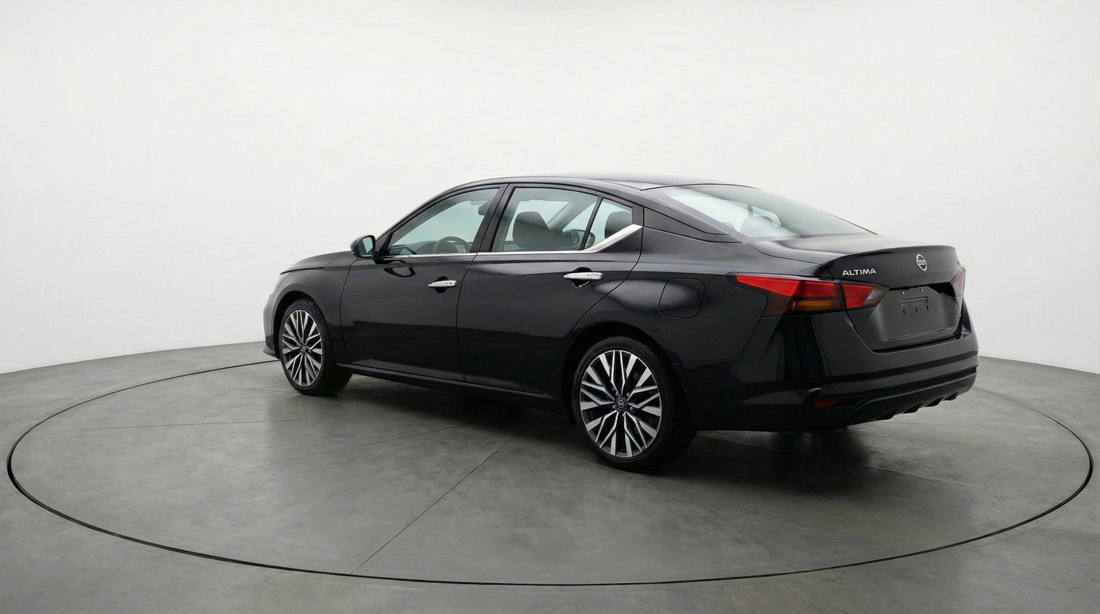 Used 2025 Nissan Altima 2.5 SV image 6
