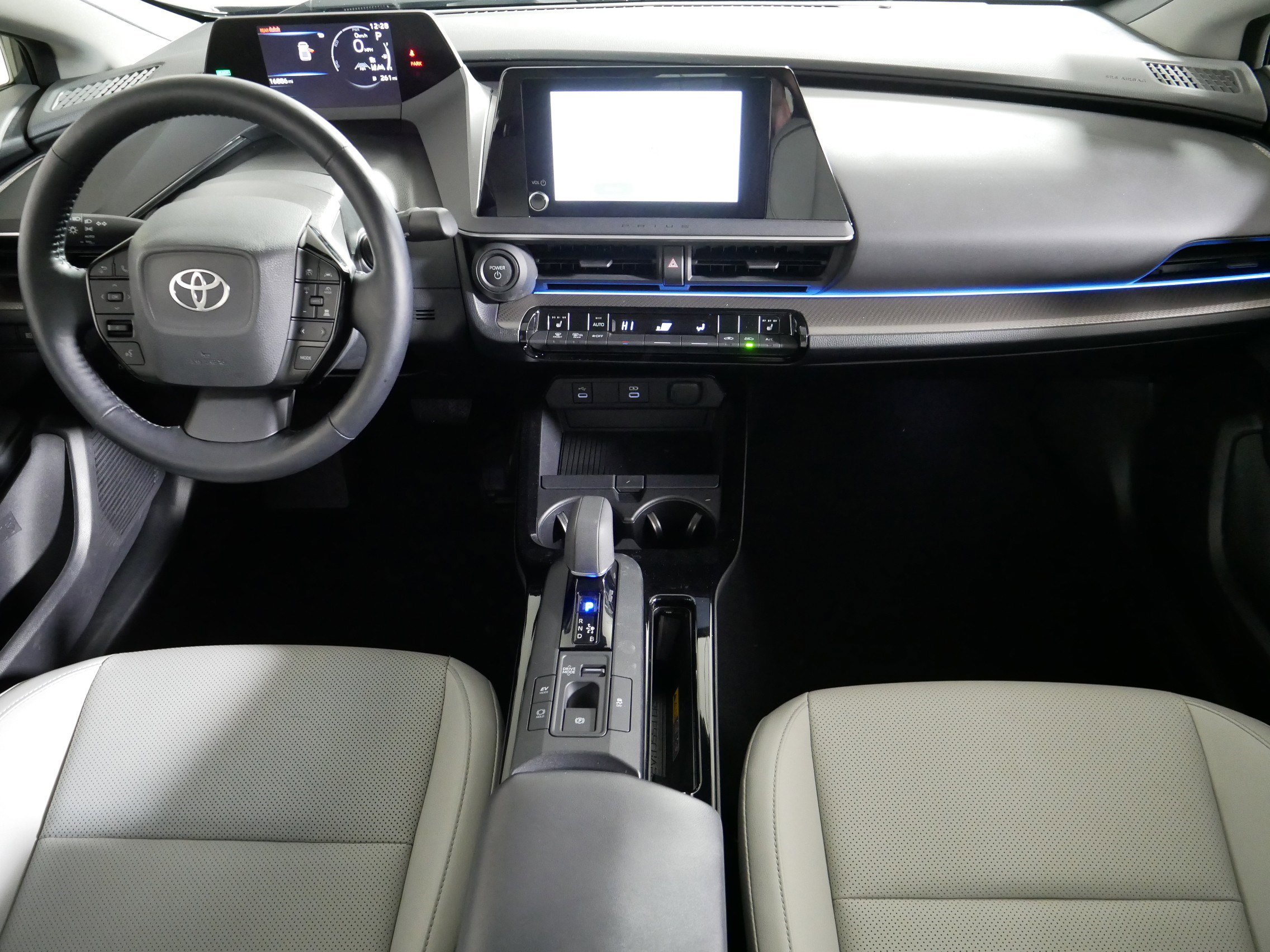 Used 2025 Toyota Prius XLE AWD/4WD image 10