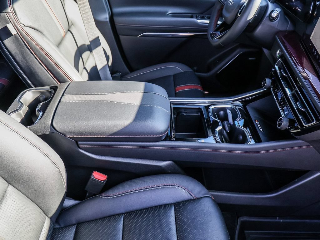 New 2026 Chevrolet Traverse RS w/ LPO, Floor Liner Package FWD image 77
