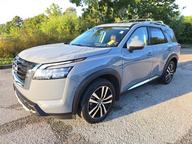 Used 2024 Nissan Pathfinder Platinum FWD image 1