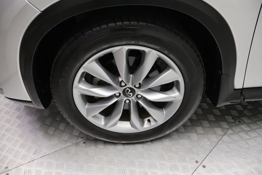 Used 2021 INFINITI QX50 Luxe w/ Cargo Package FWD image 4