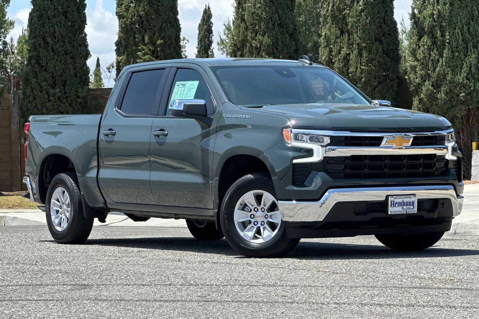 Used 2025 Chevrolet Silverado 1500 LT RWD image 2