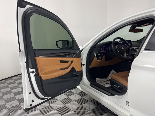 Used 2023 BMW 530i w/ Convenience Package RWD image 15