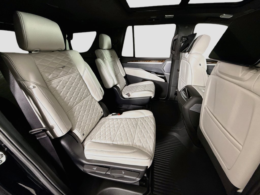 New 2026 Cadillac Escalade Platinum Luxury w/ LPO, Floor Liner Package AWD/4WD image 31