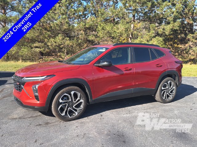 Used 2024 Chevrolet Trax RS w/ Sunroof Package FWD image 3