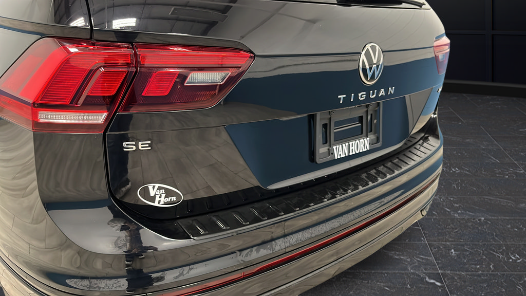 Used 2024 Volkswagen Tiguan SE R-Line AWD/4WD image 34