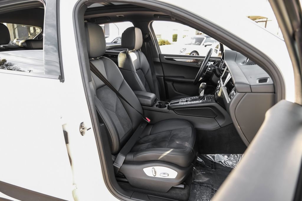 Used 2020 Porsche Macan AWD/4WD image 39
