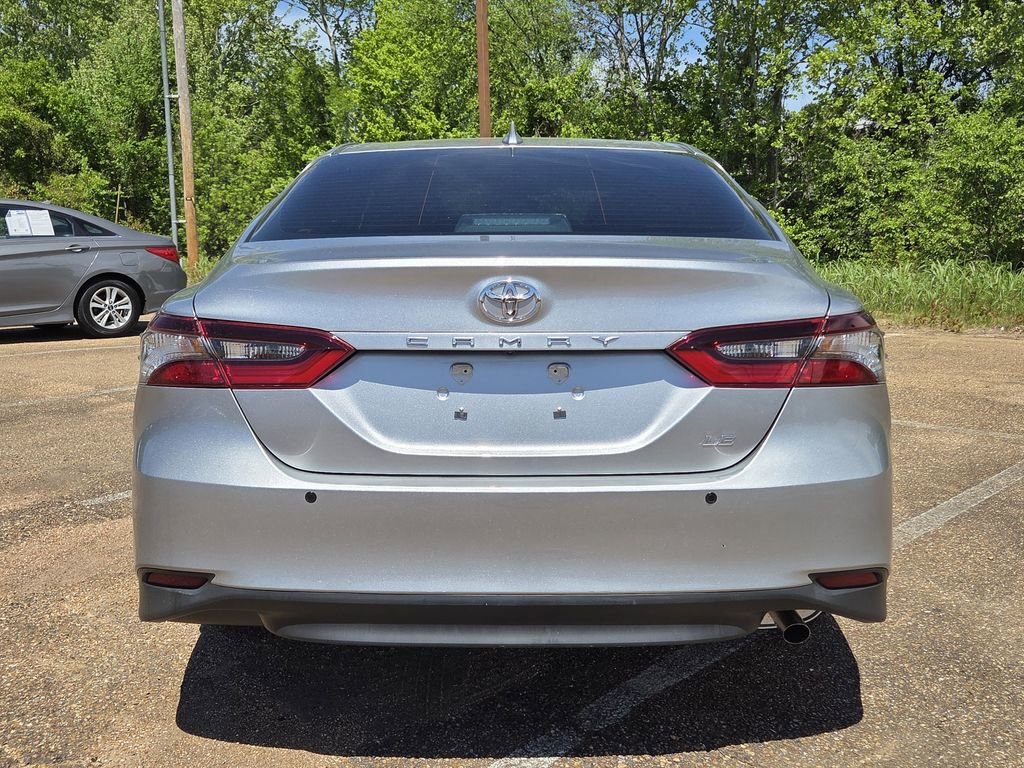 Used 2023 Toyota Camry LE image 5