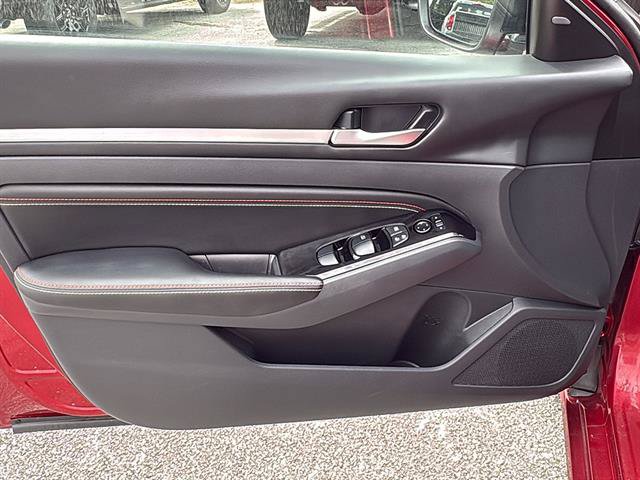 Used 2023 Nissan Altima 2.5 SR w/ SR Premium Package FWD image 32