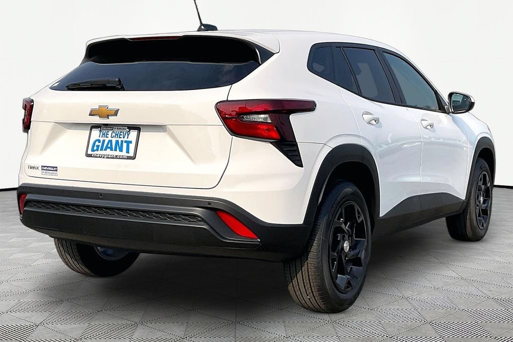 Used 2026 Chevrolet Trax LS w/ LS Convenience Package FWD image 6