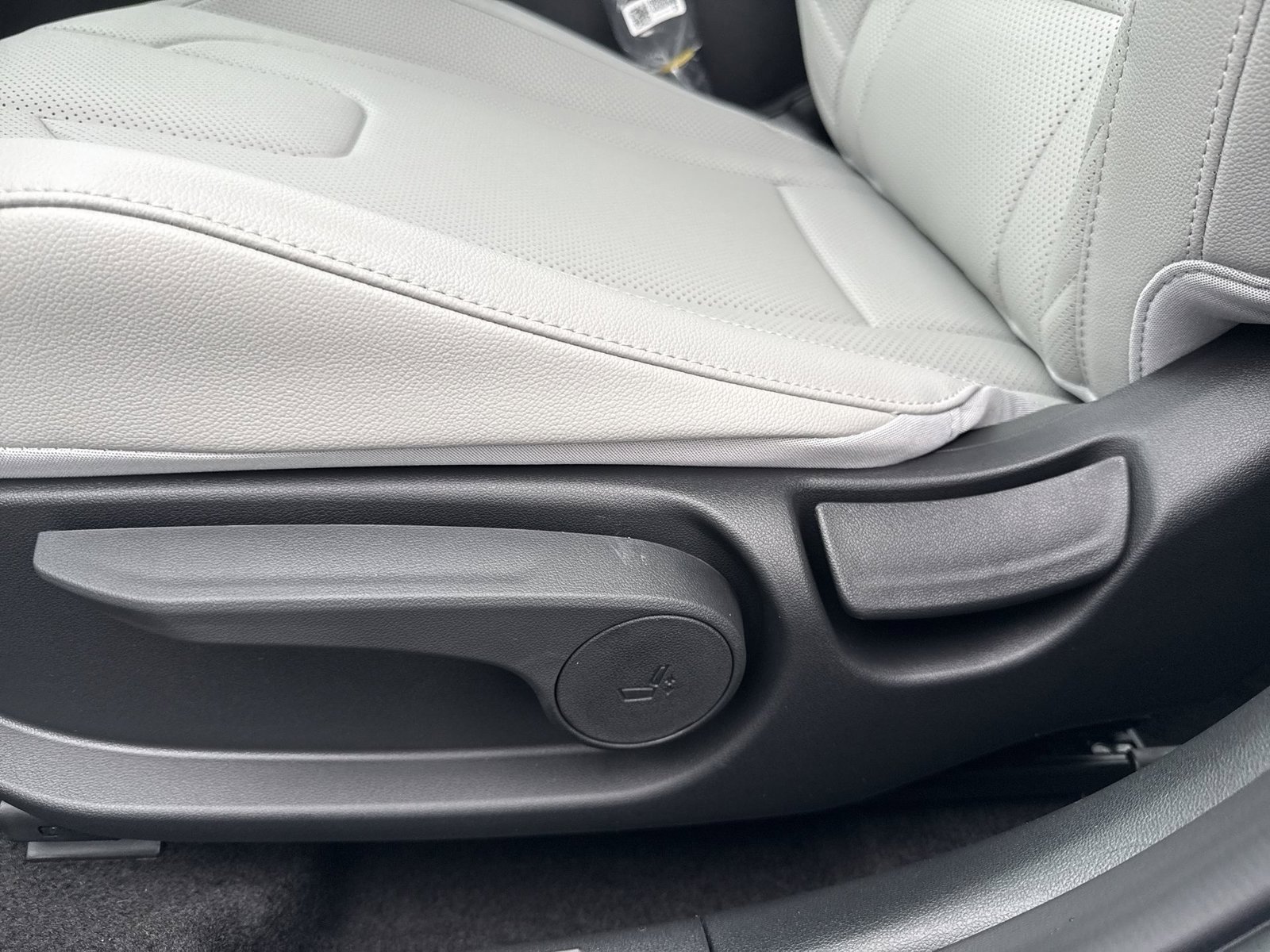 New 2026 Hyundai Elantra SEL Sport FWD image 13