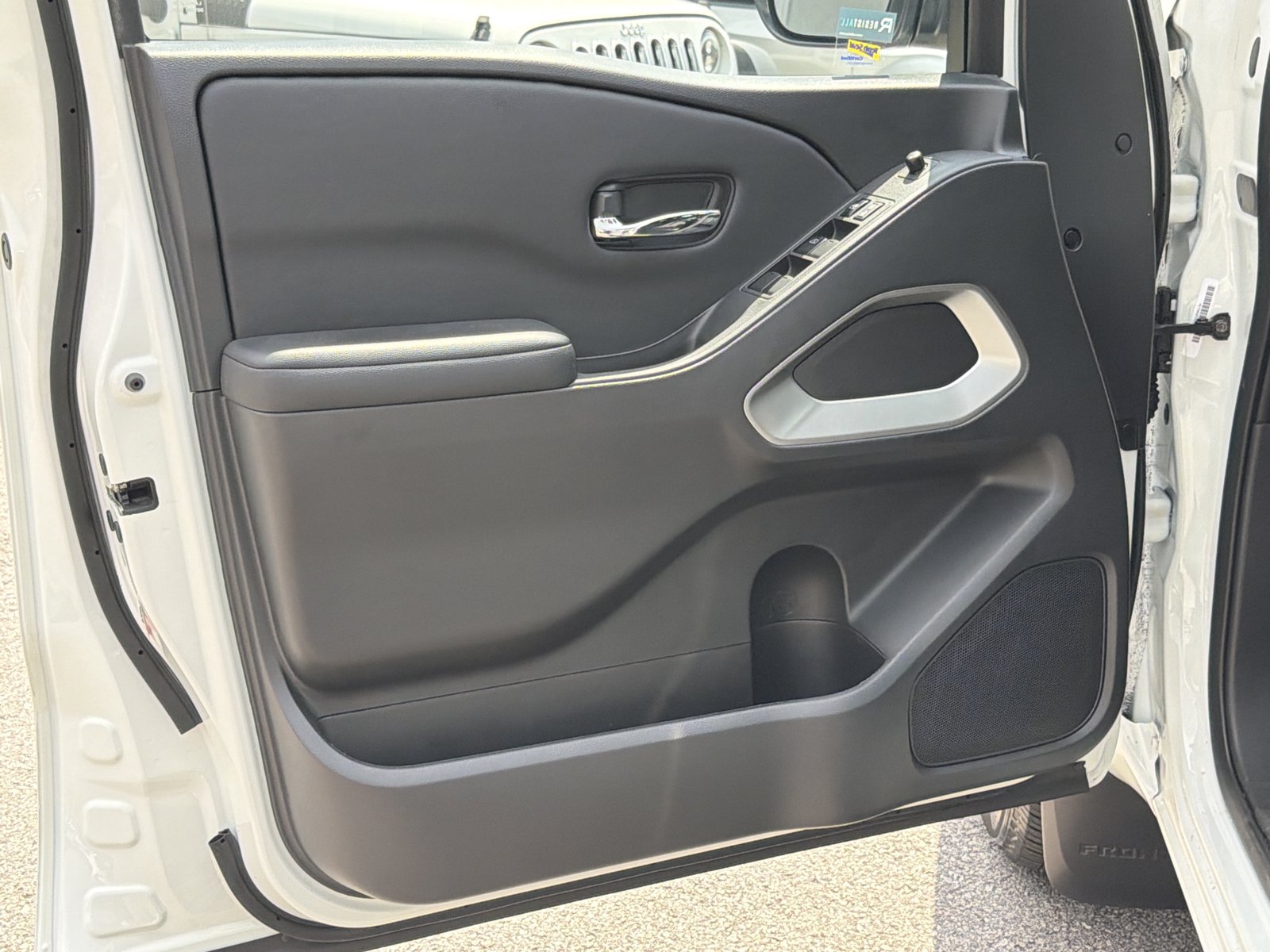 Used 2025 Nissan Frontier SV RWD image 16