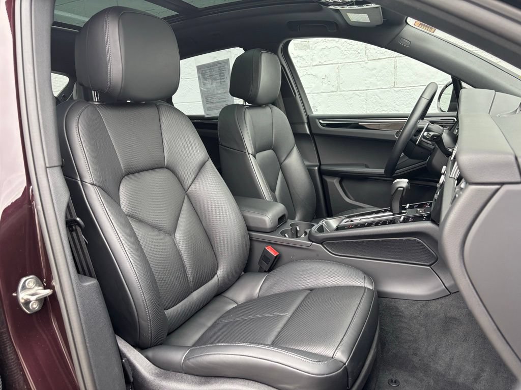 Certified 2026 Porsche Macan AWD/4WD image 21