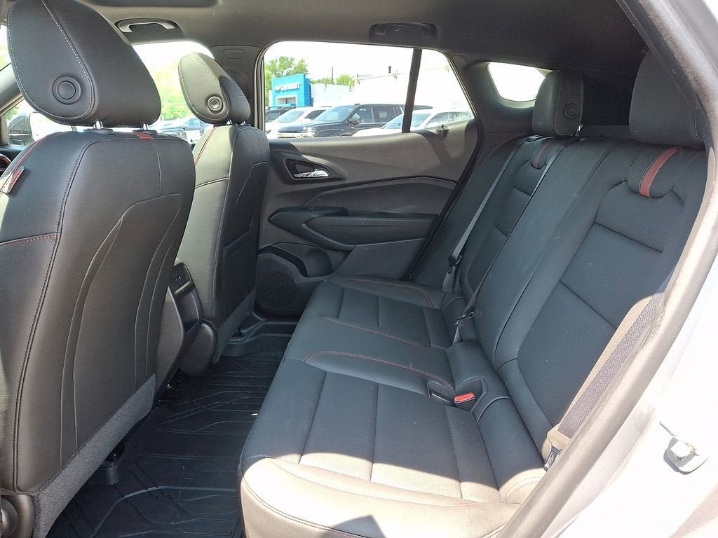Certified 2024 Chevrolet Trax RS w/ Sunroof Package FWD image 12