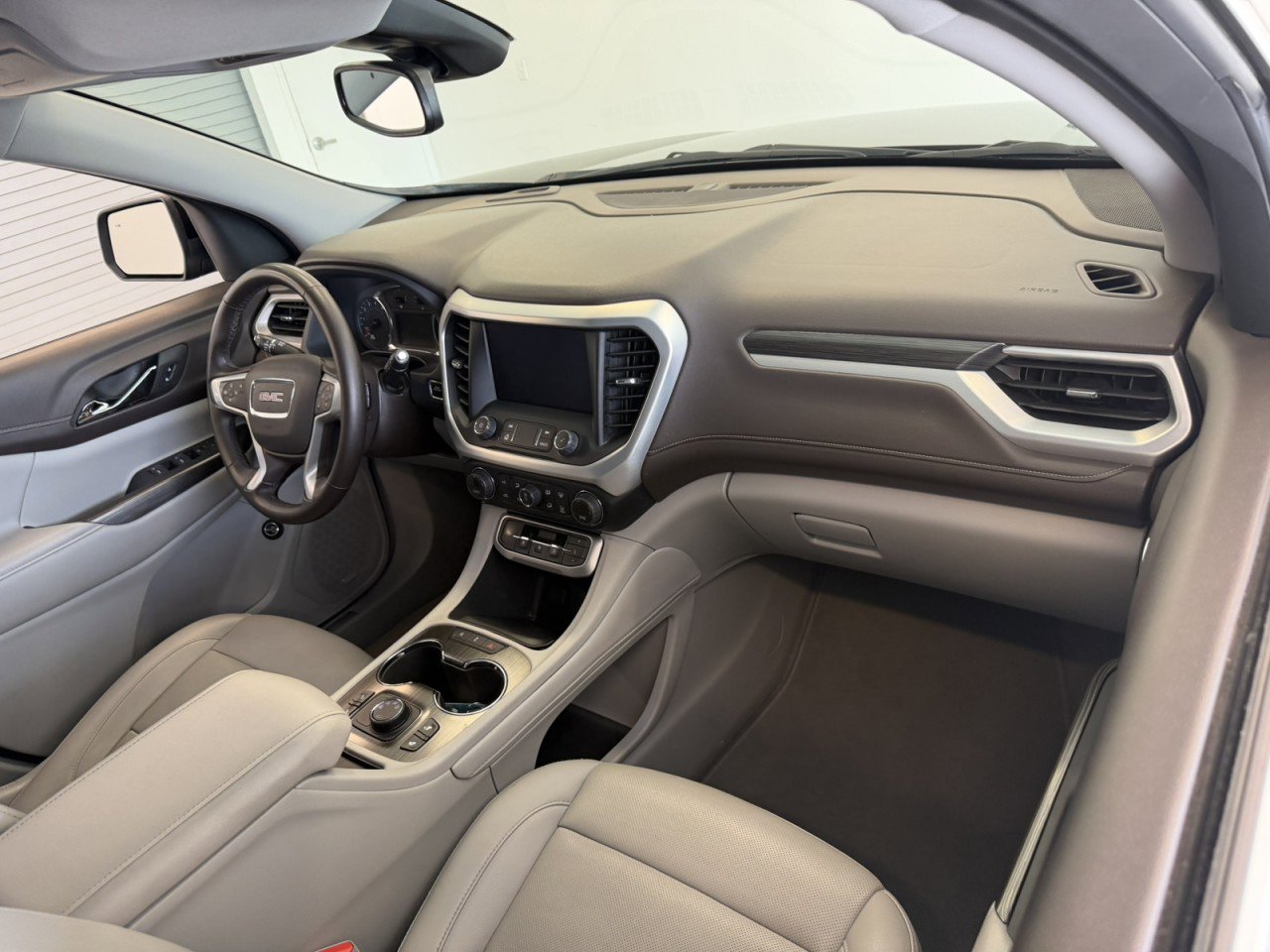 Used 2023 GMC Acadia SLT image 36