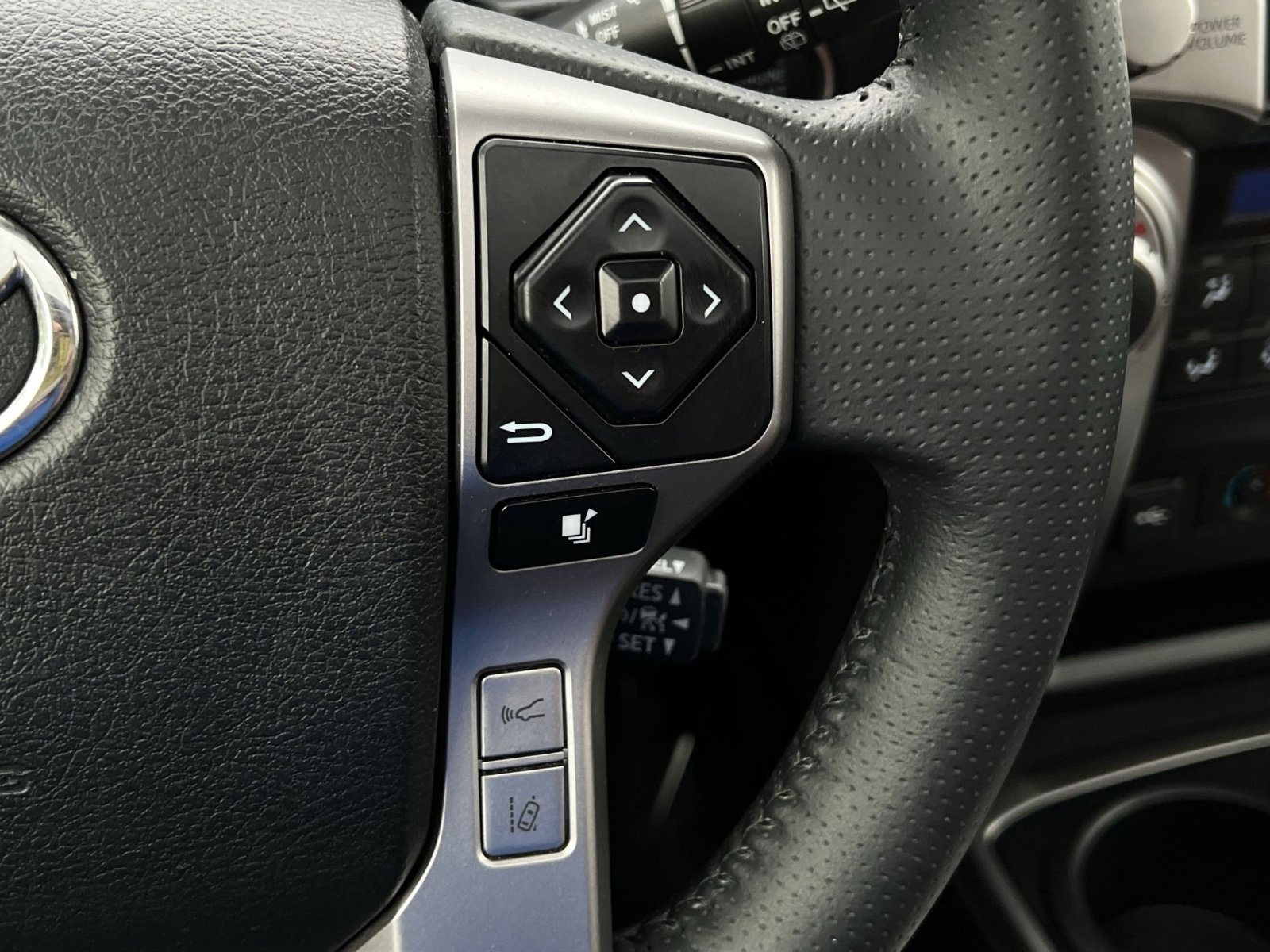 Used 2021 Toyota 4Runner Limited AWD/4WD image 40