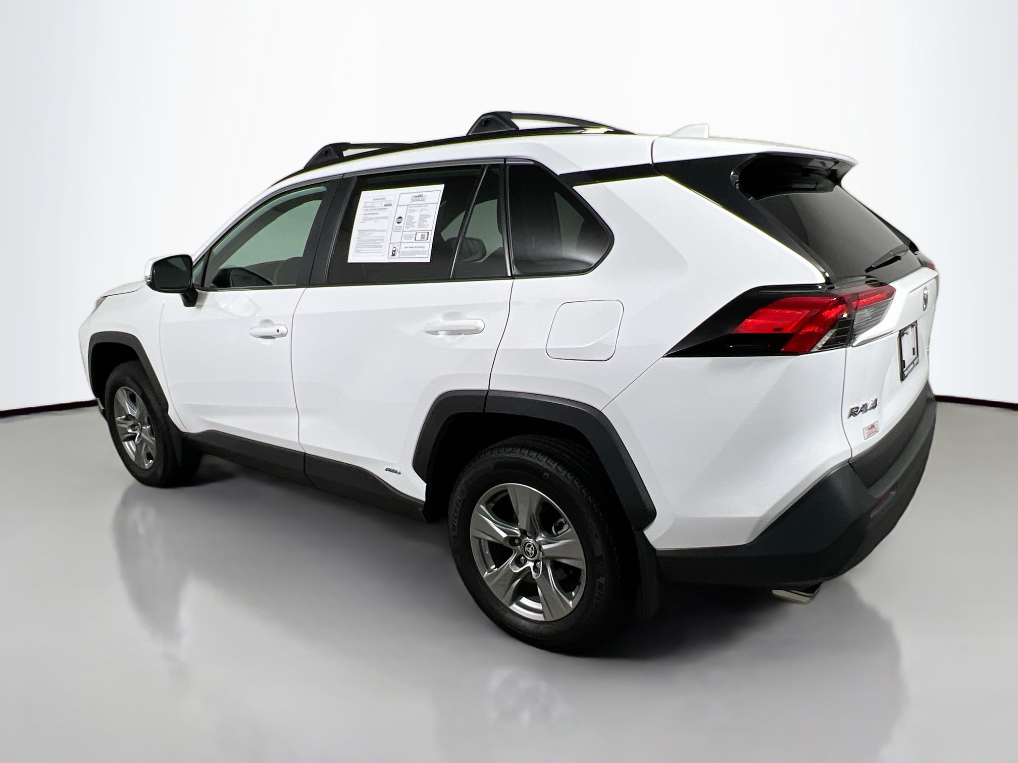Used 2025 Toyota RAV4 XLE AWD/4WD image 8