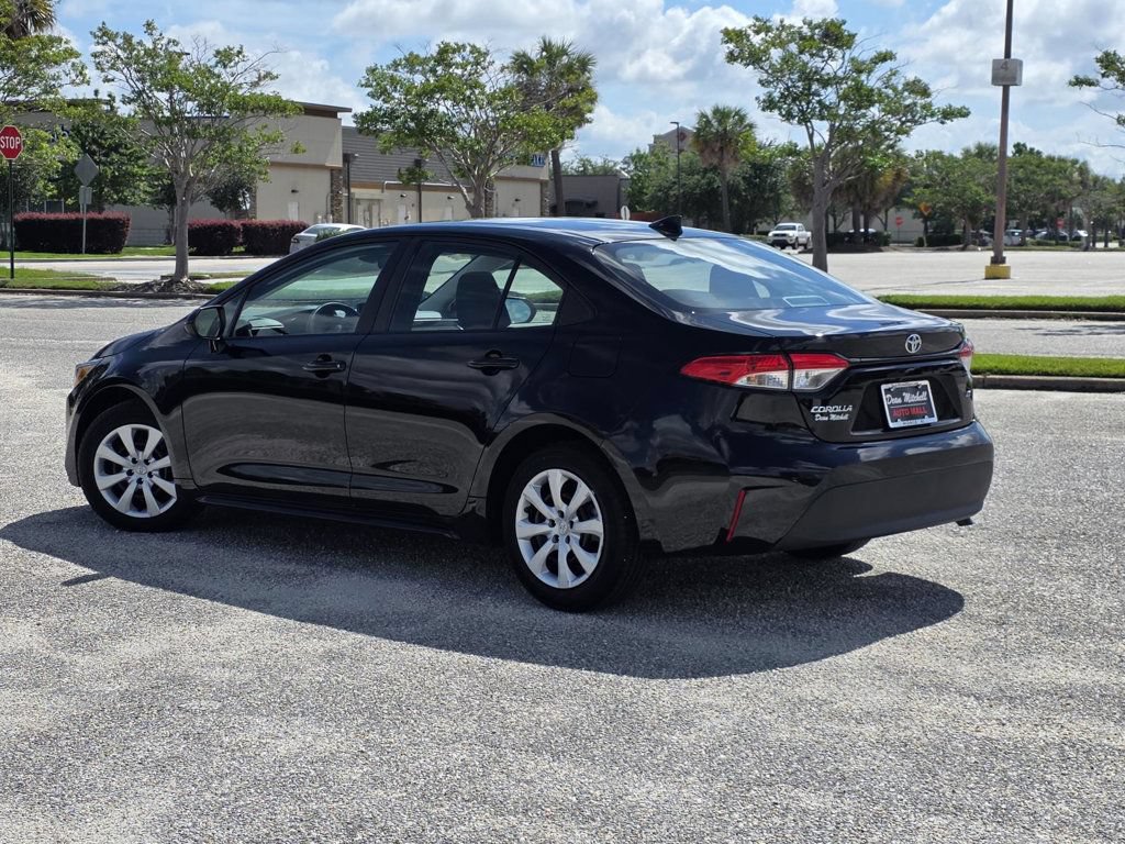 Used 2024 Toyota Corolla LE FWD image 4