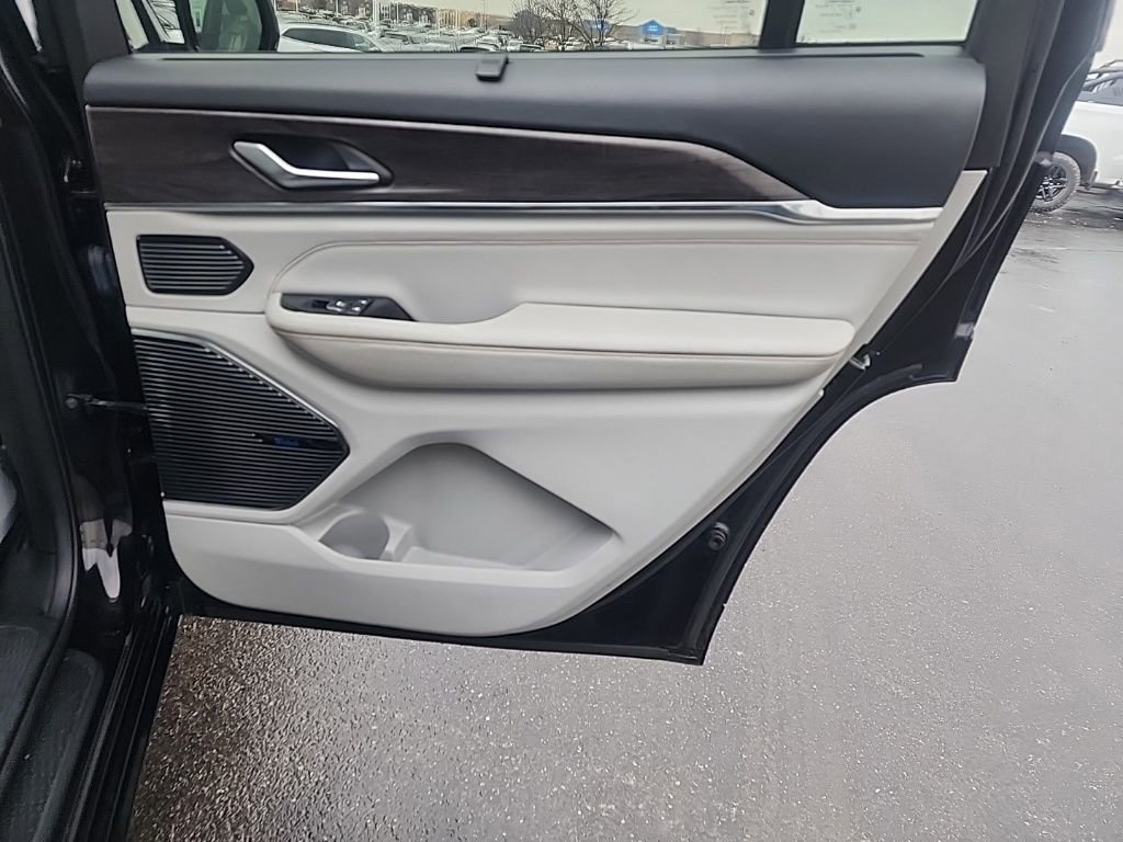 Used 2021 Jeep Grand Cherokee L Overland w/ Luxury Tech Group IV image 30