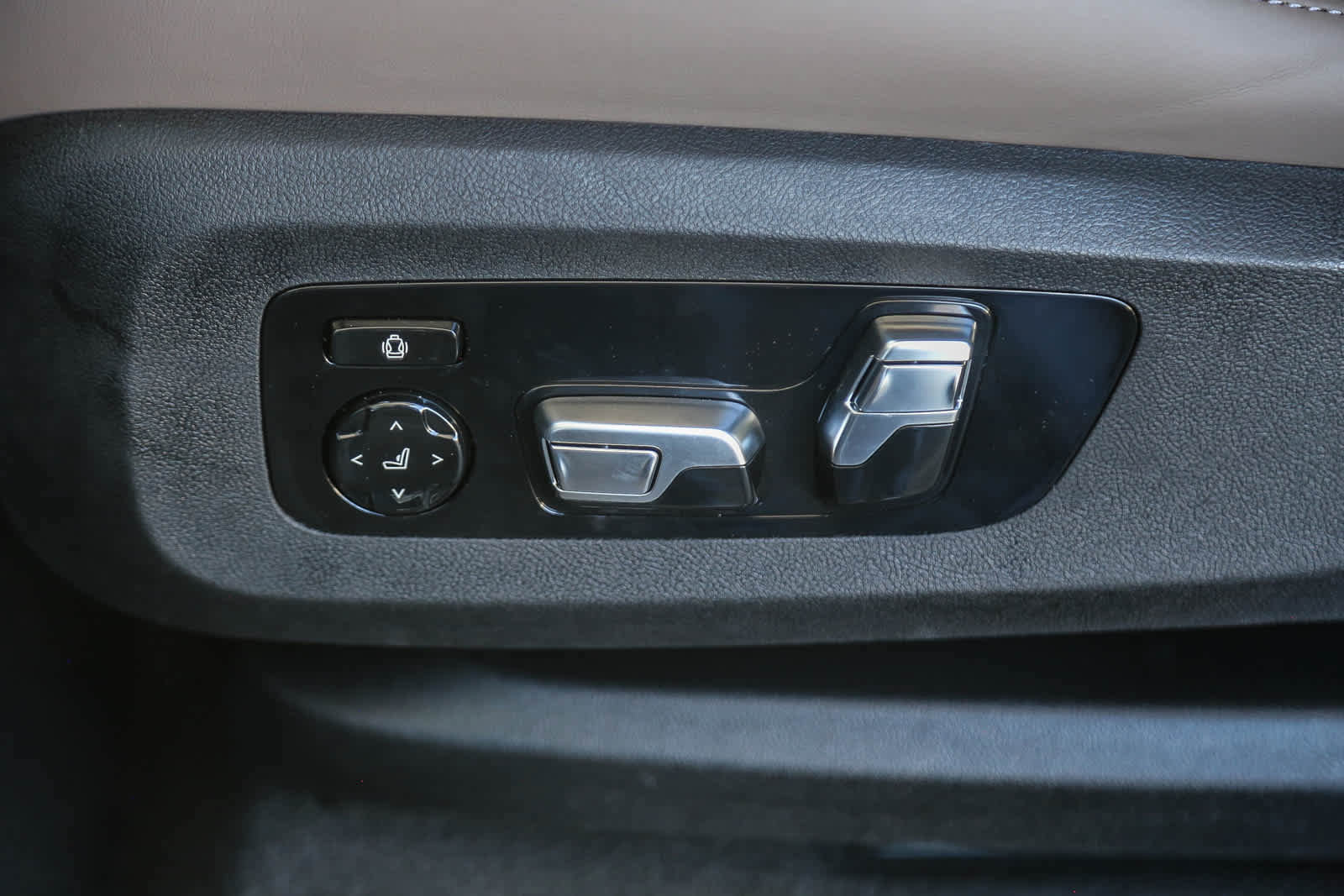 New 2026 BMW X5 M Competition w/ Executive Package image 18