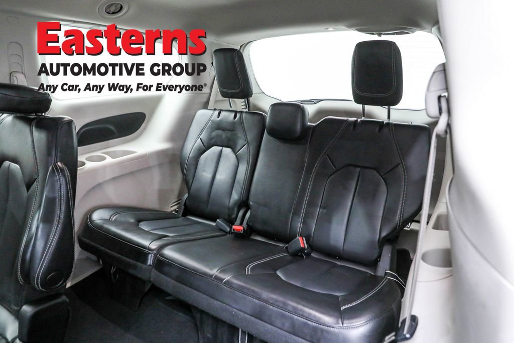 Used 2023 Chrysler Pacifica Touring-L image 26