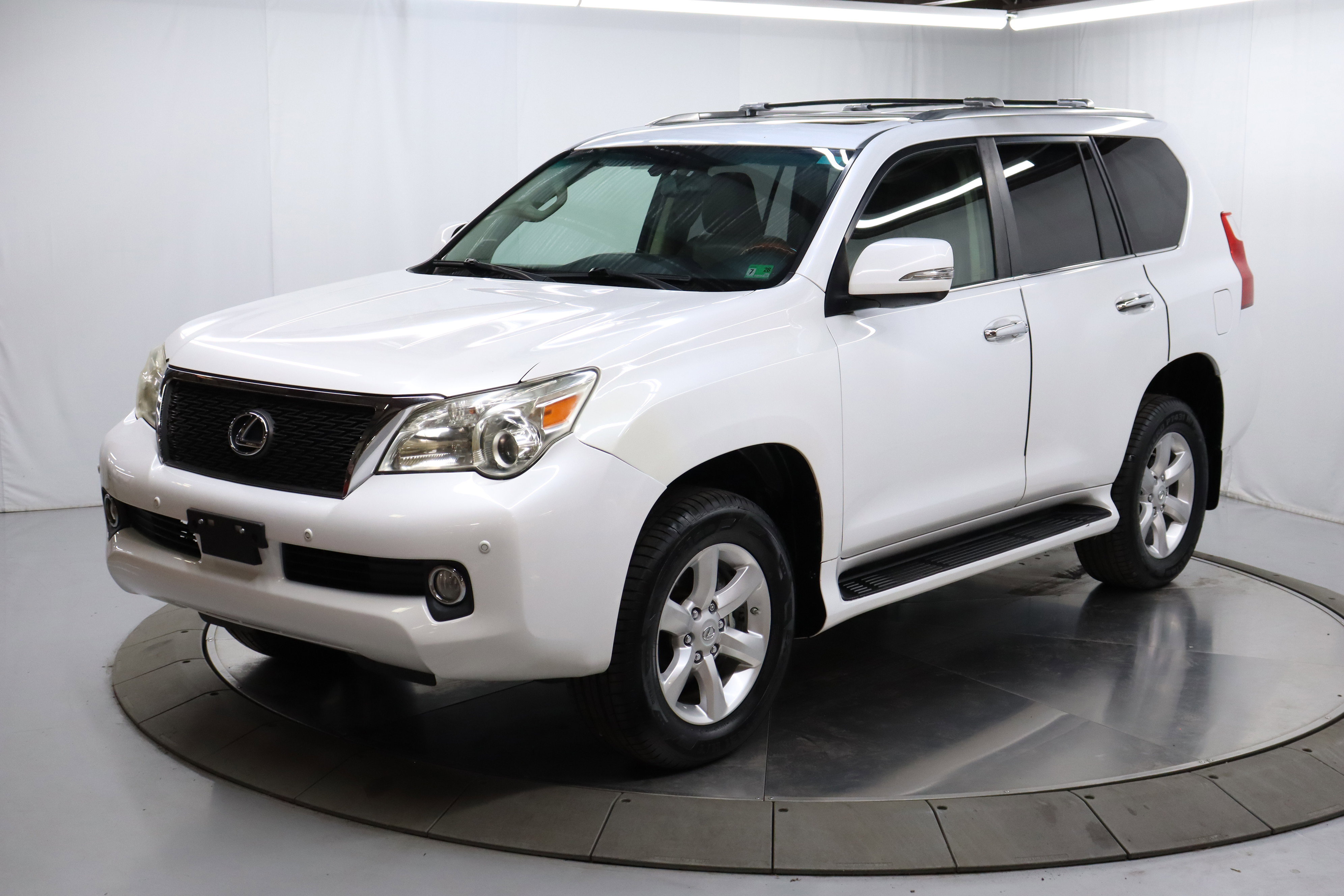 Used 2010 Lexus GX 460 image 2
