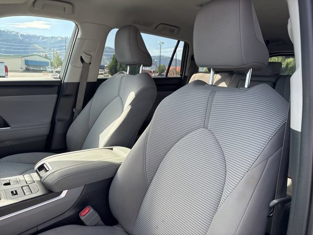 Used 2020 Toyota Highlander LE AWD/4WD image 11