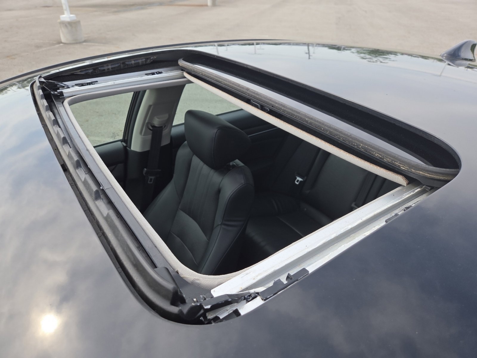 Used 2018 Honda Accord Touring image 3
