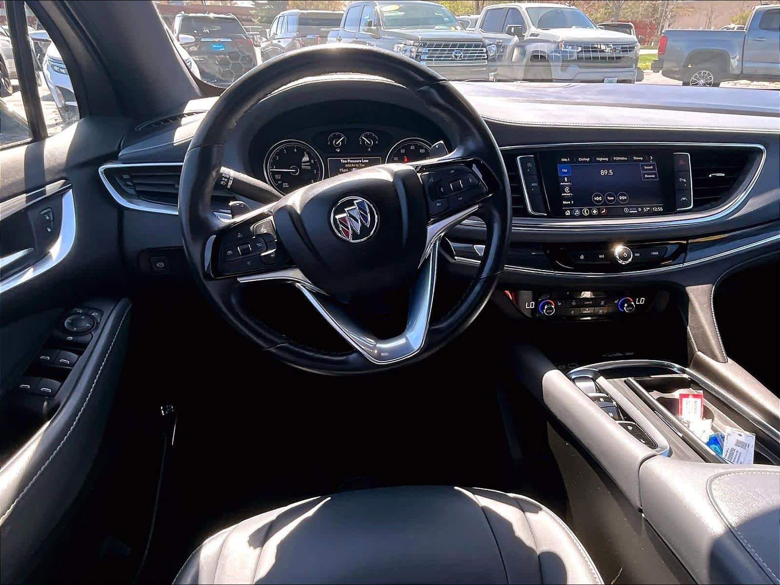 Used 2023 Buick Enclave Essence AWD/4WD image 16