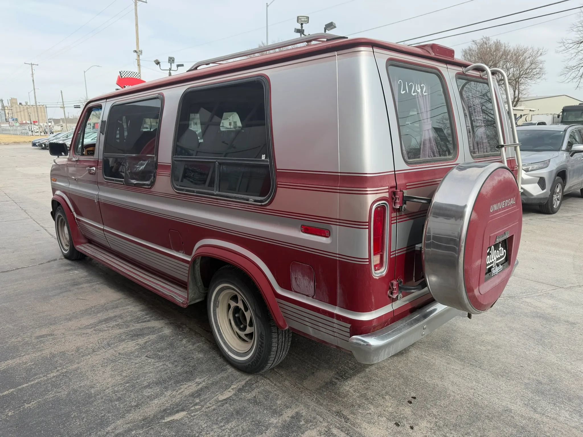 Used 1991 Ford E-150 and Econoline 150 Econoline Cargo Van RWD image 5