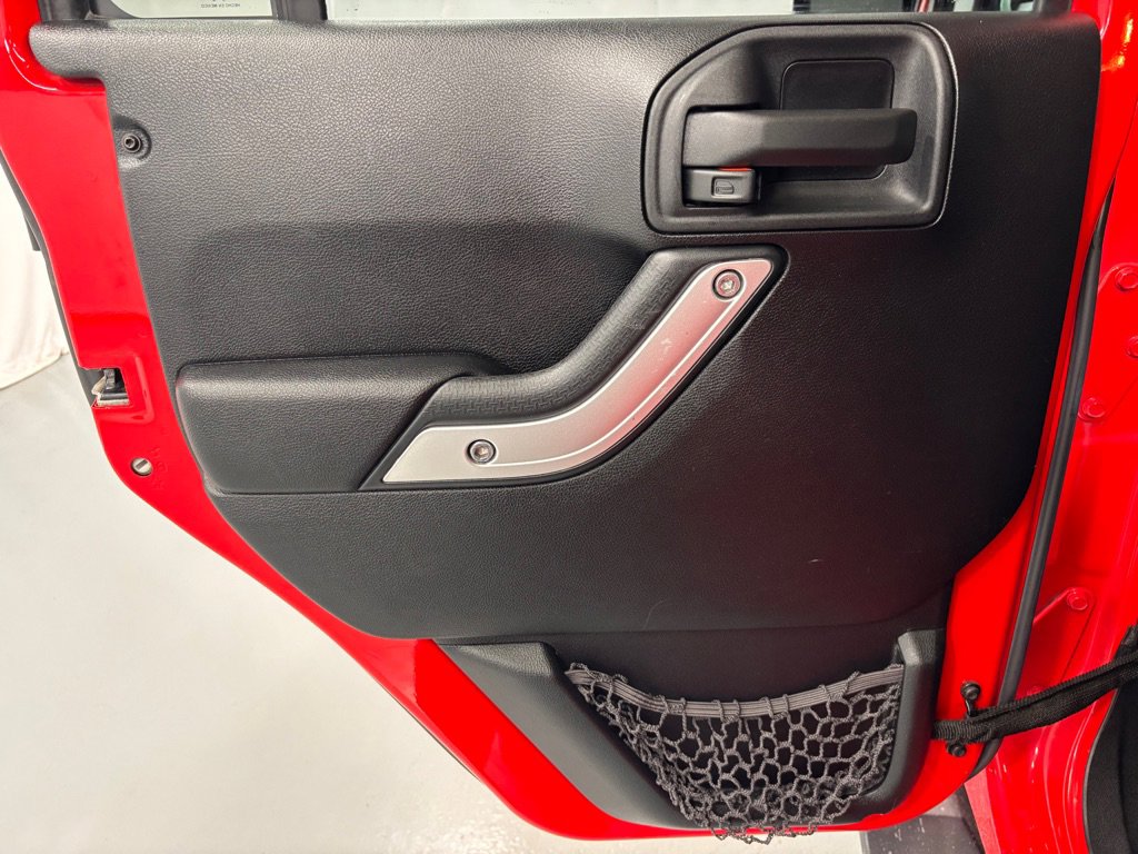 Used 2016 Jeep Wrangler Unlimited Sahara w/ Connectivity Group image 23