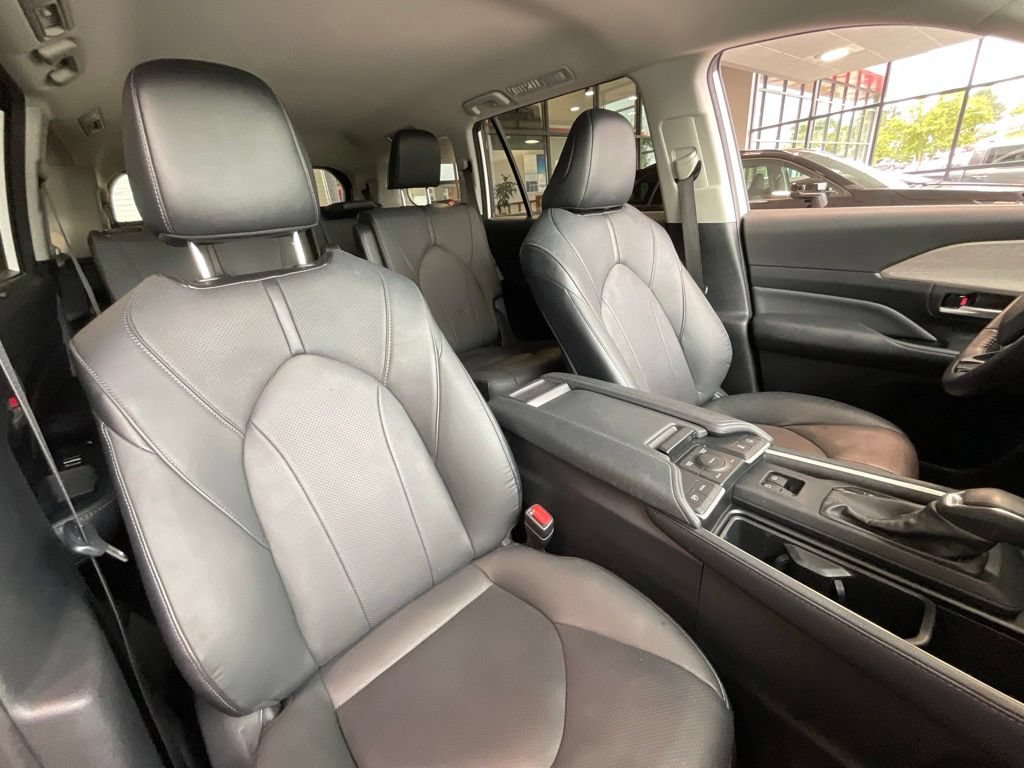 Certified 2024 Toyota Grand Highlander AWD image 19