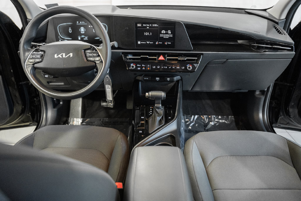 Used 2024 Kia Niro LX FWD image 11